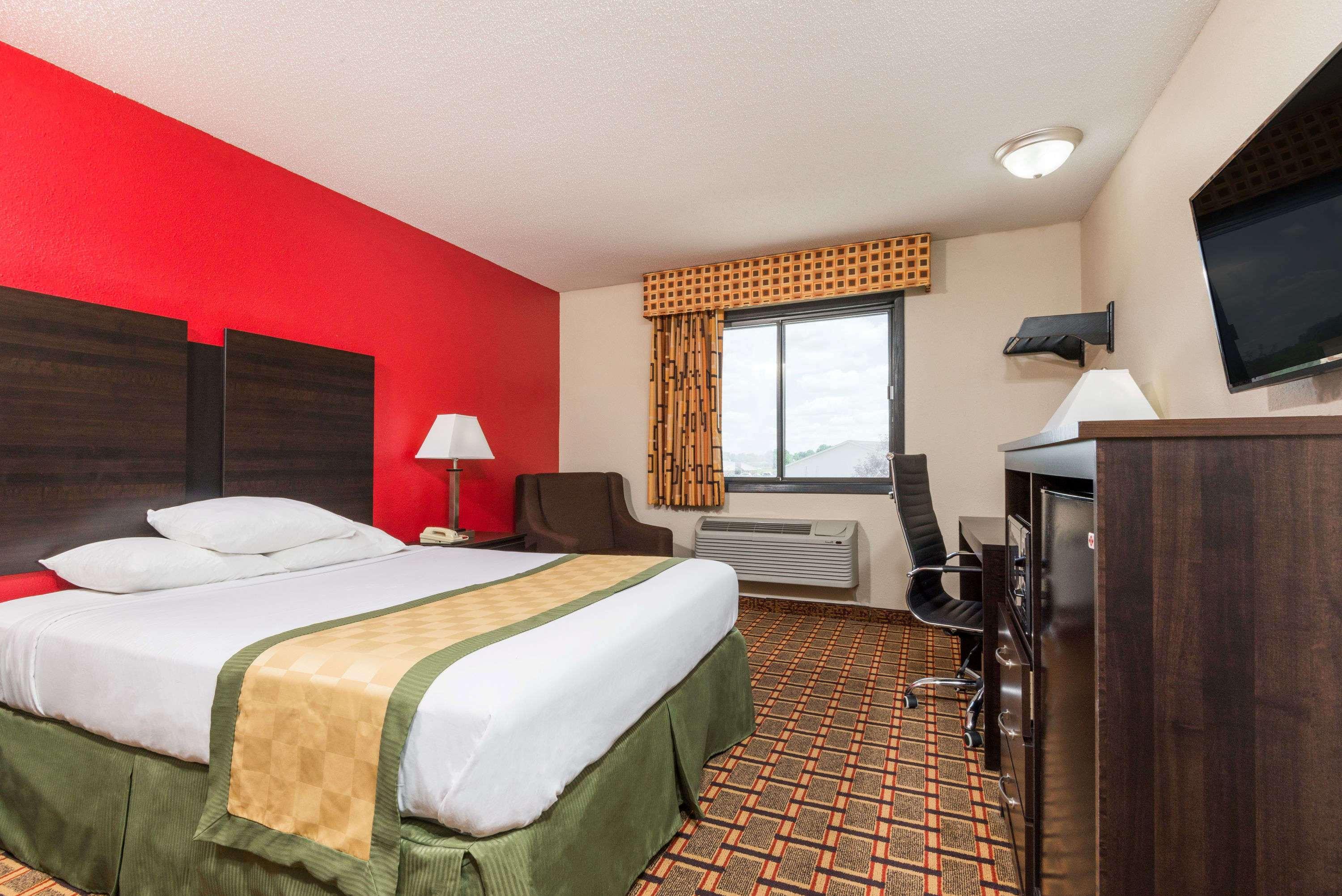 Days Inn By Wyndham Muncie -Ball State University Экстерьер фото