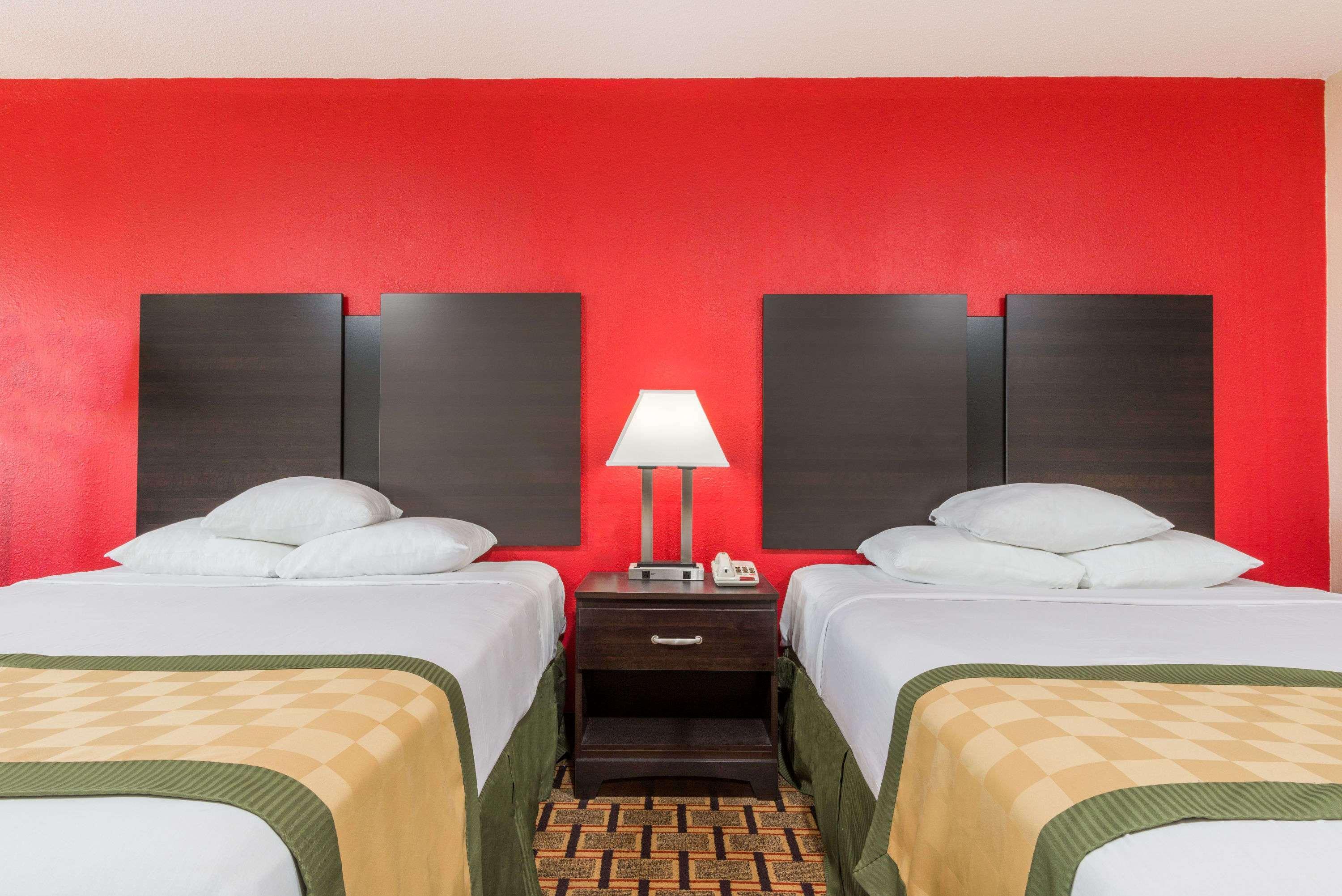 Days Inn By Wyndham Muncie -Ball State University Экстерьер фото