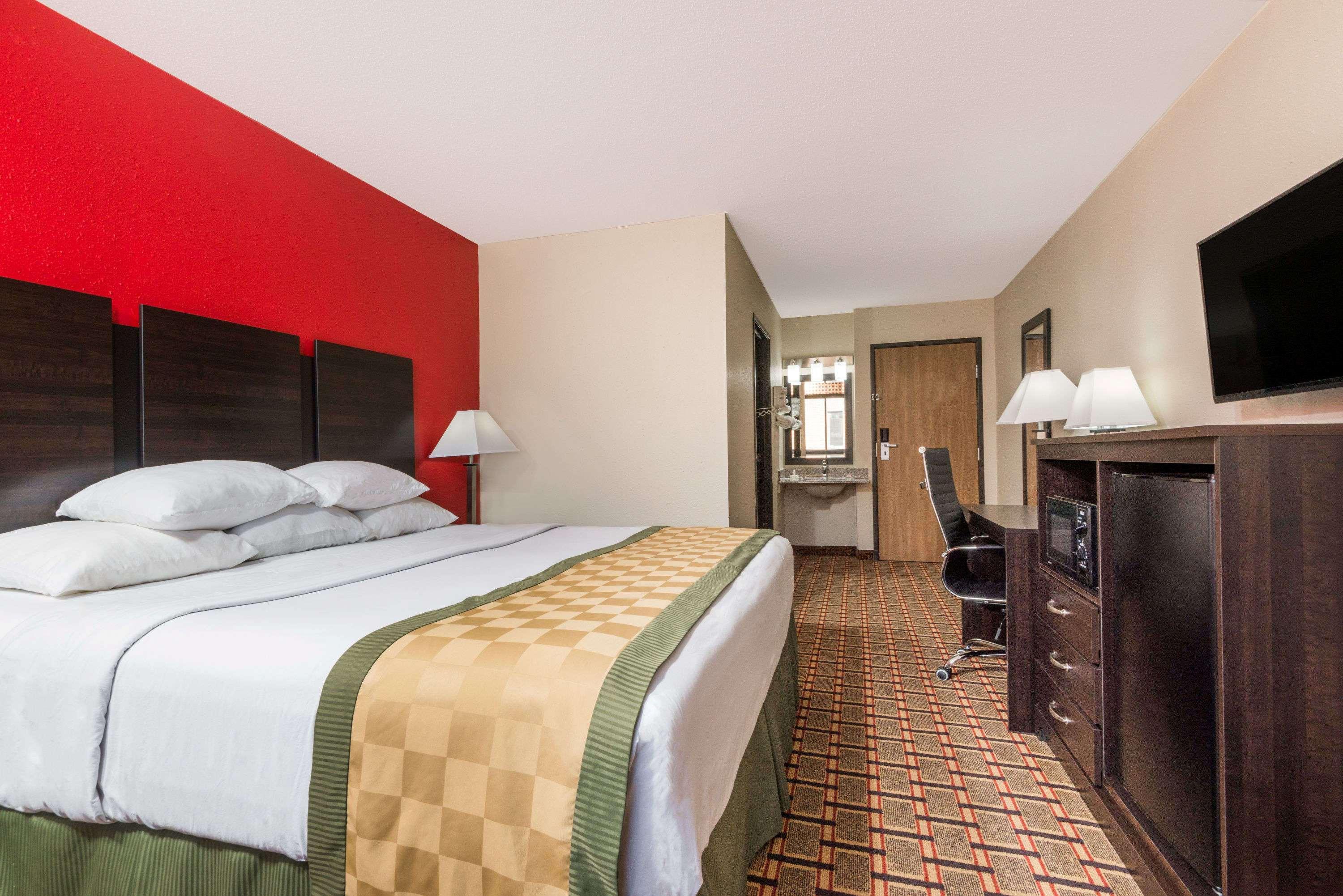 Days Inn By Wyndham Muncie -Ball State University Экстерьер фото