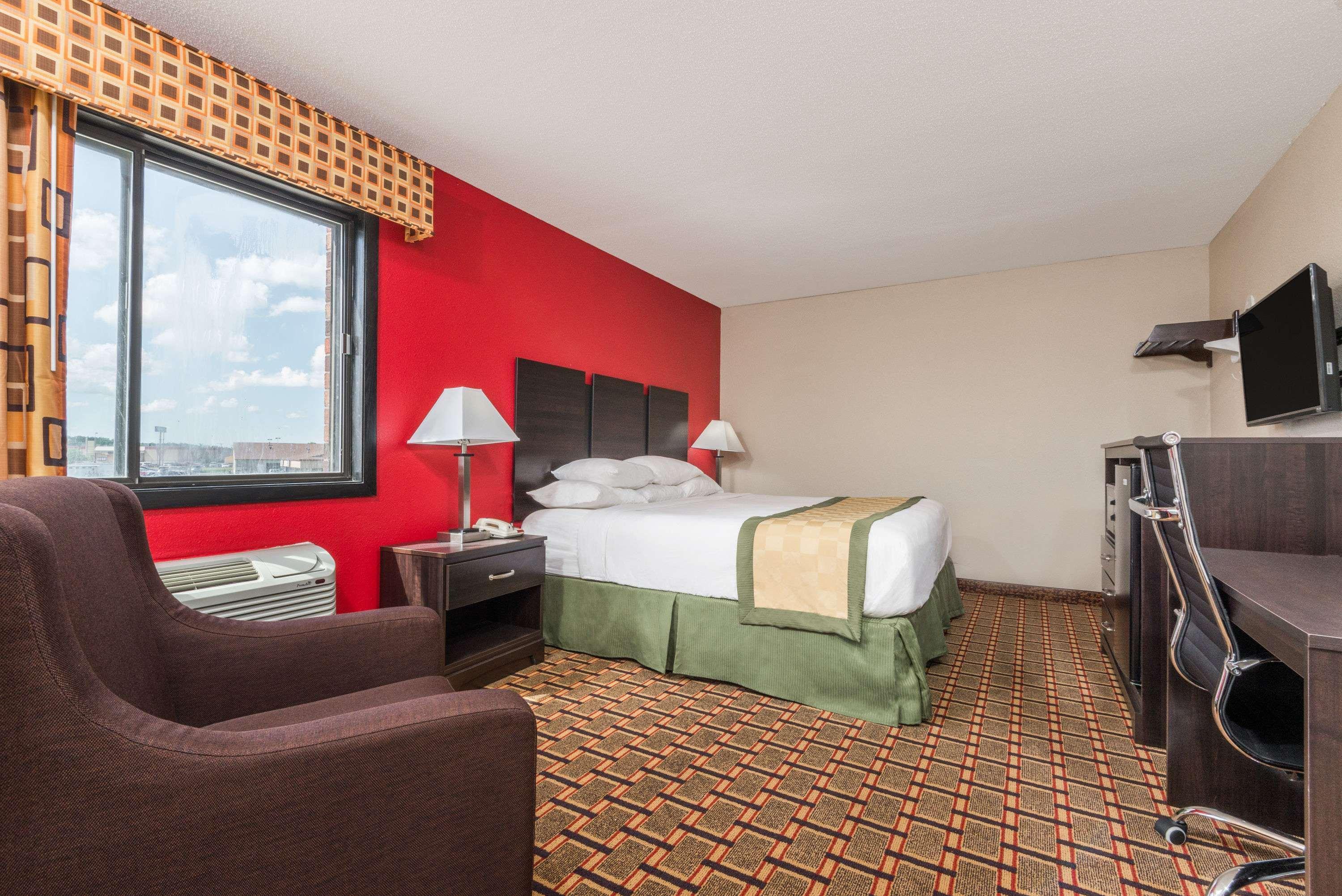 Days Inn By Wyndham Muncie -Ball State University Экстерьер фото