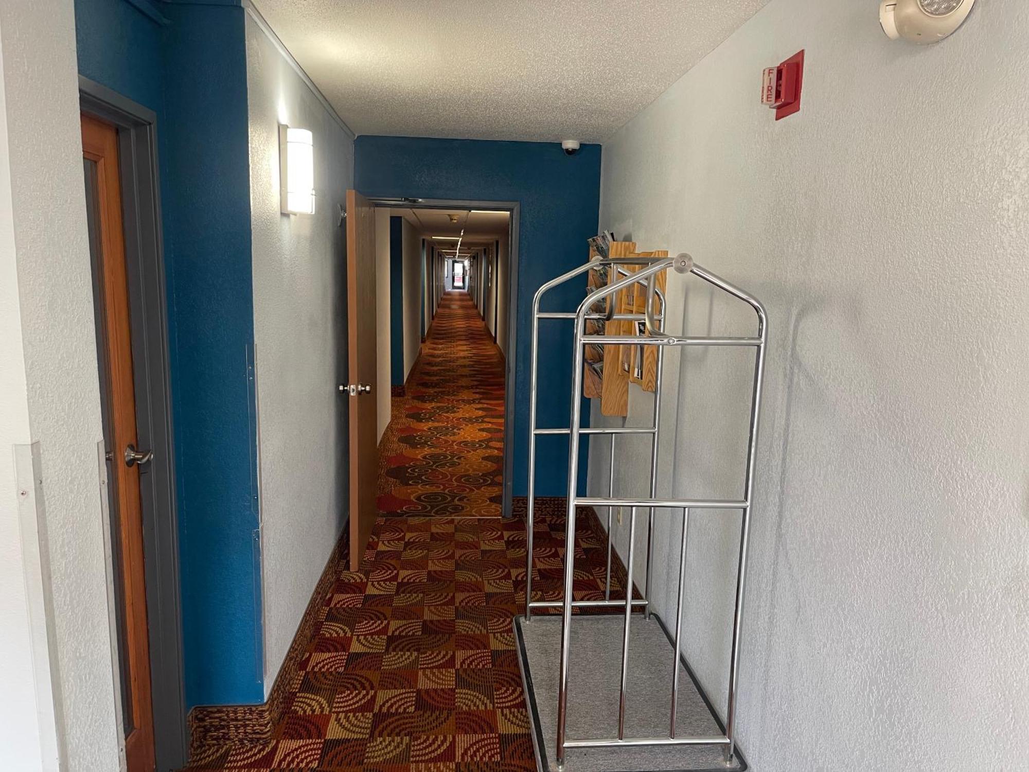 Days Inn By Wyndham Muncie -Ball State University Экстерьер фото