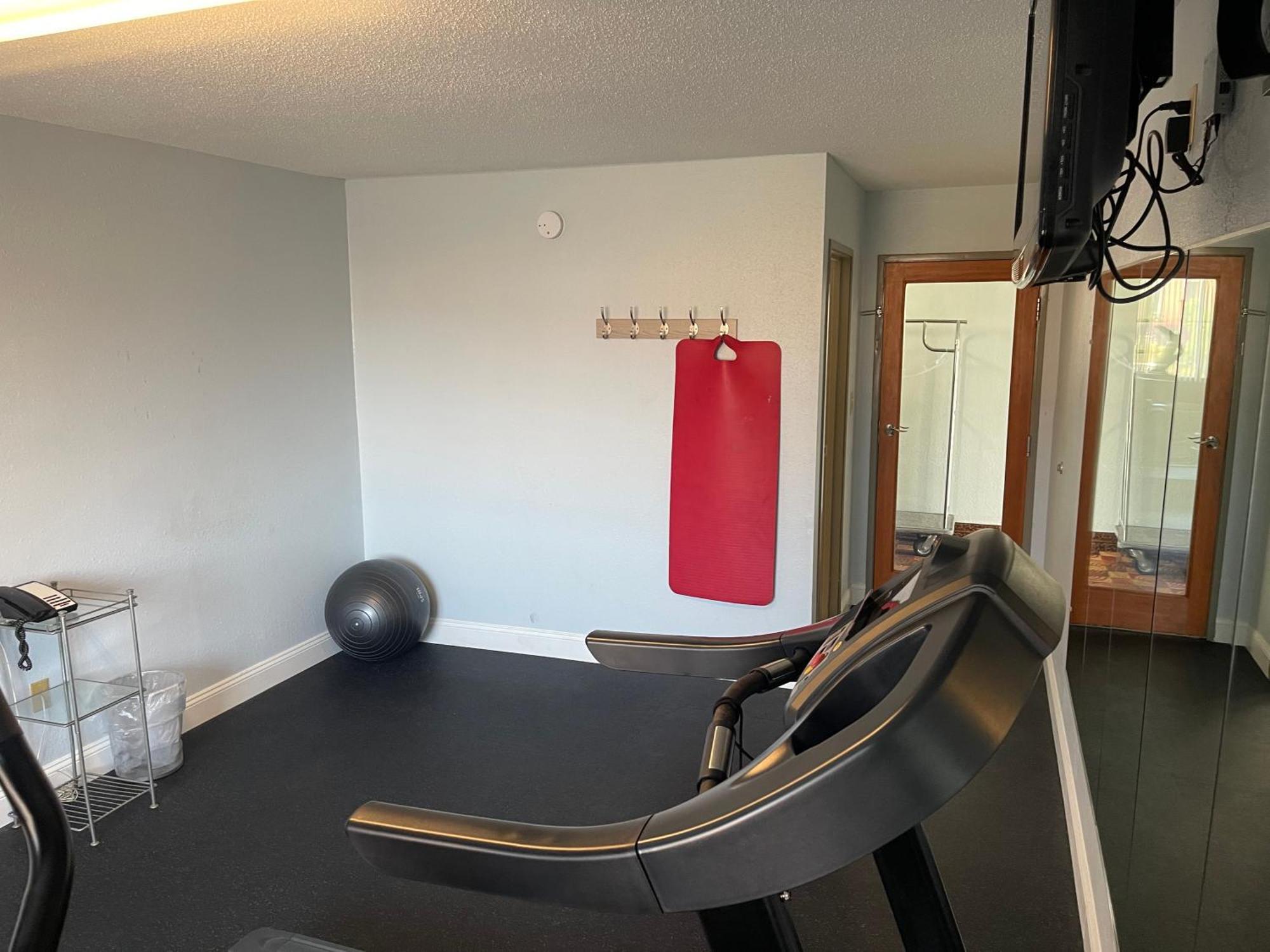 Days Inn By Wyndham Muncie -Ball State University Экстерьер фото
