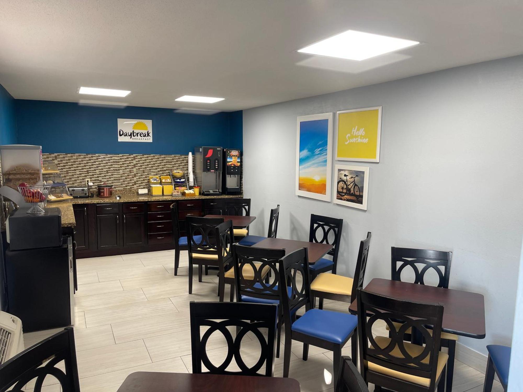 Days Inn By Wyndham Muncie -Ball State University Экстерьер фото
