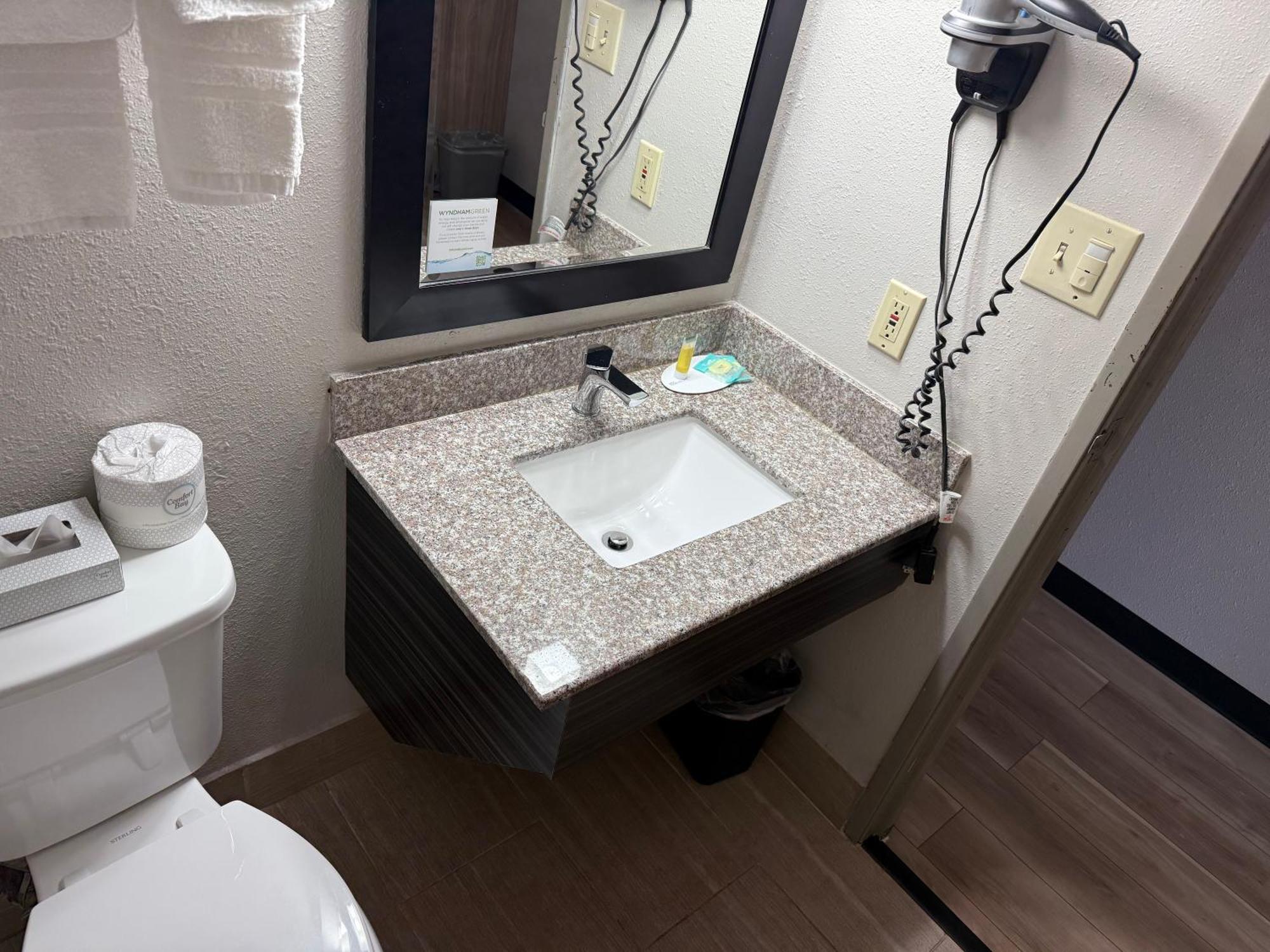 Days Inn By Wyndham Muncie -Ball State University Экстерьер фото