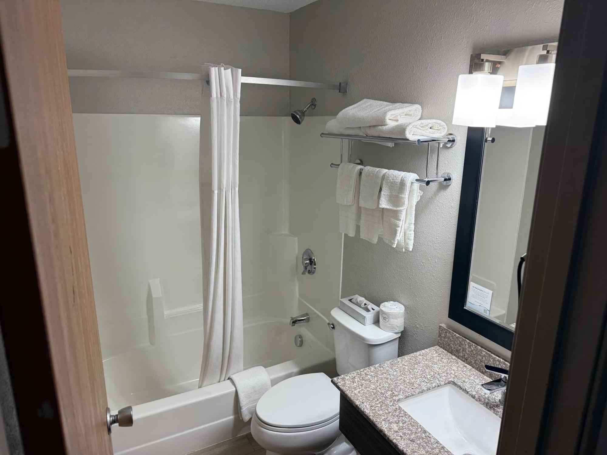 Days Inn By Wyndham Muncie -Ball State University Экстерьер фото