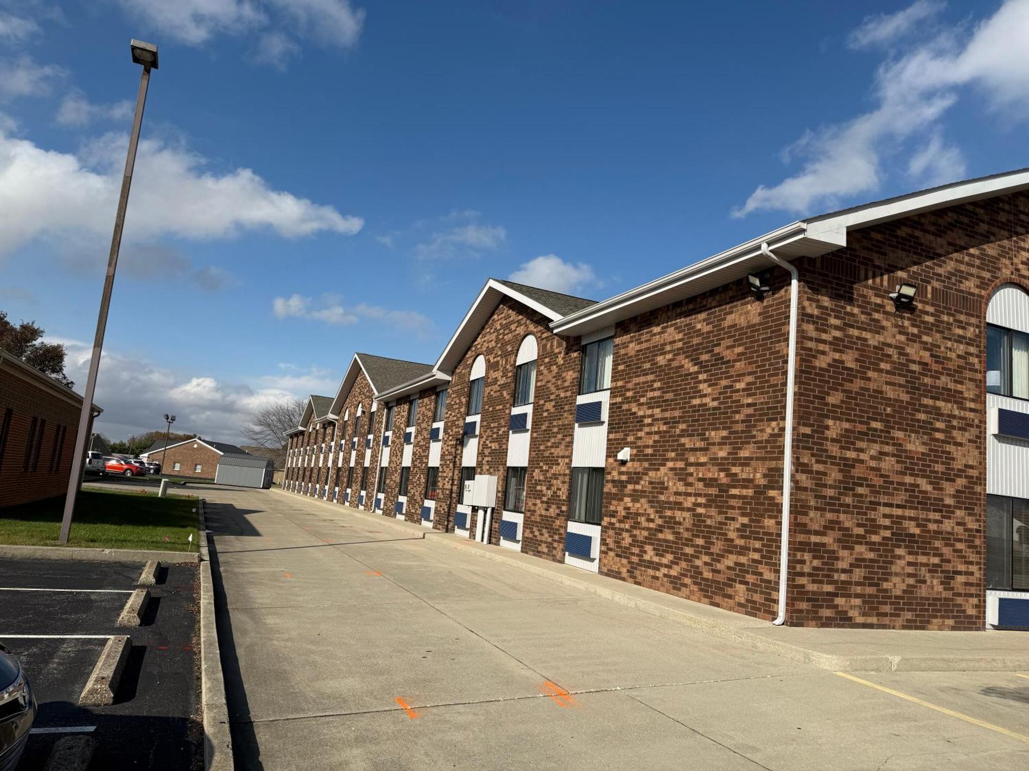 Days Inn By Wyndham Muncie -Ball State University Экстерьер фото