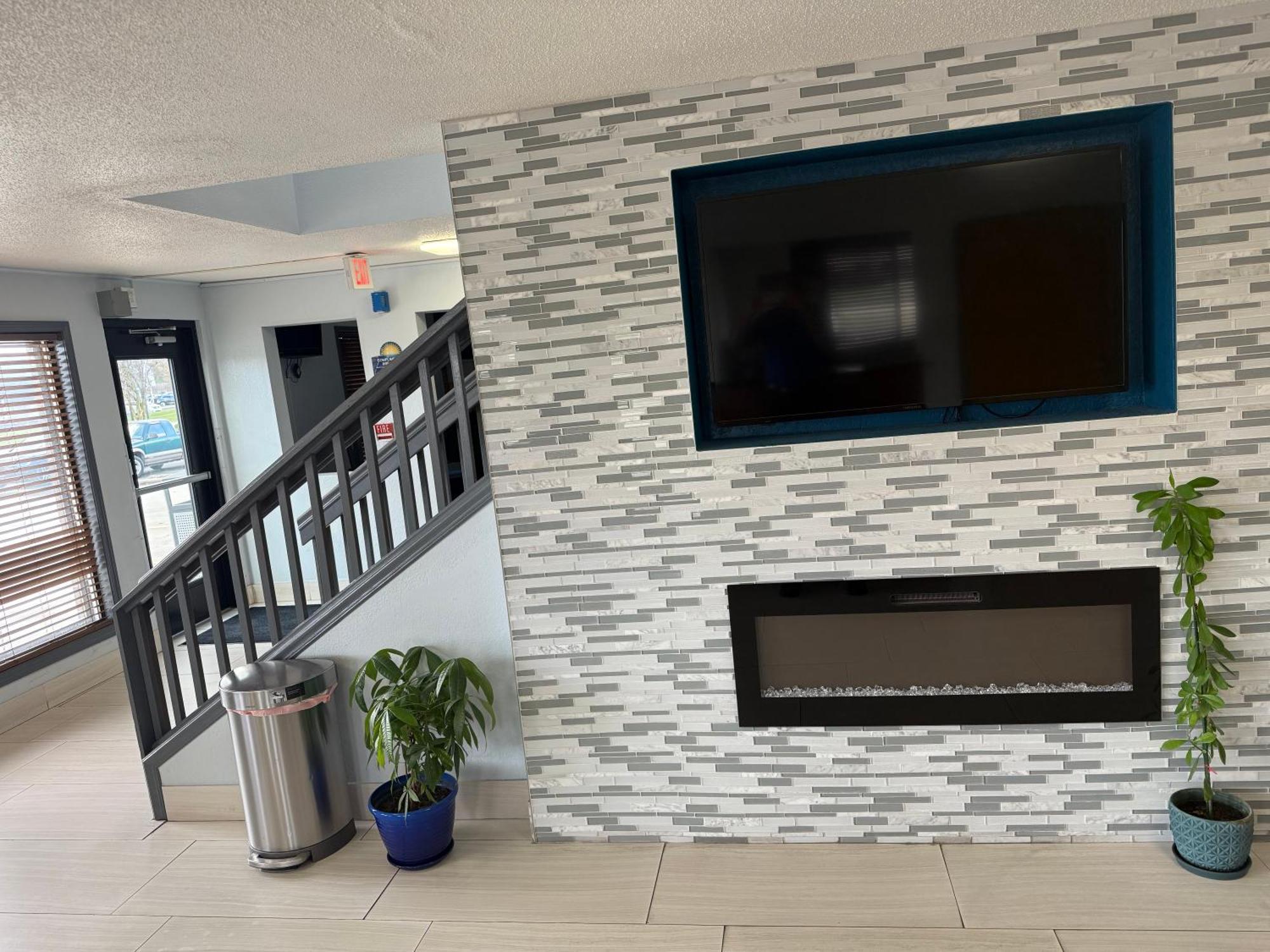 Days Inn By Wyndham Muncie -Ball State University Экстерьер фото