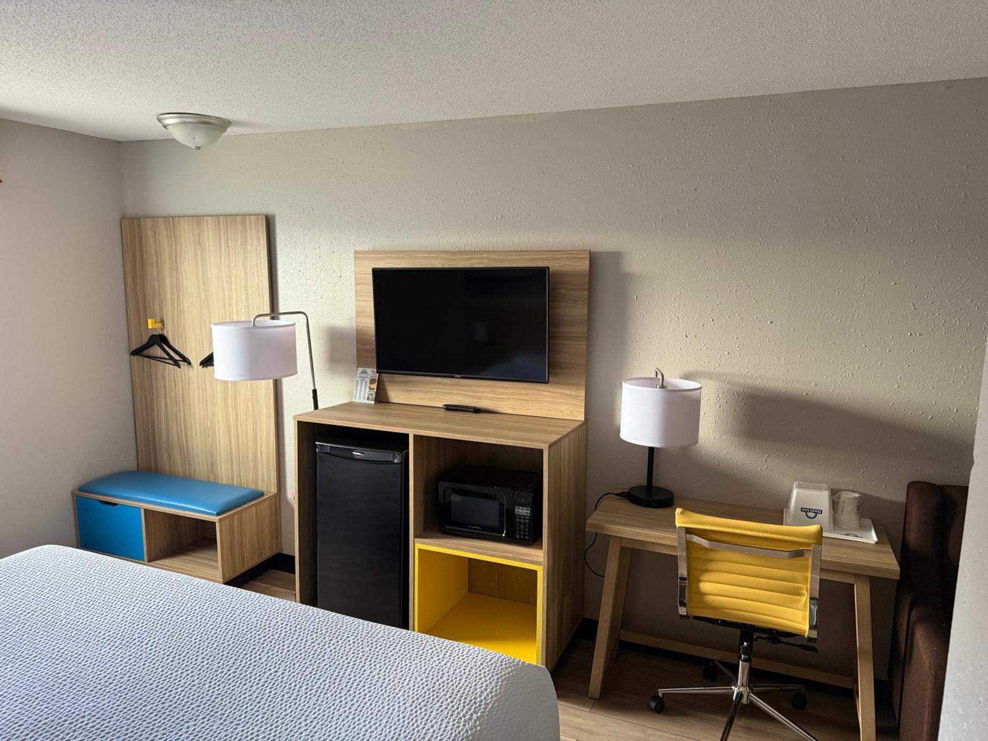 Days Inn By Wyndham Muncie -Ball State University Экстерьер фото
