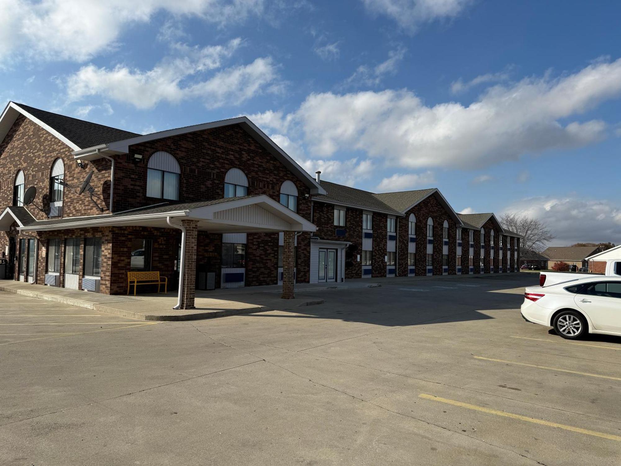 Days Inn By Wyndham Muncie -Ball State University Экстерьер фото