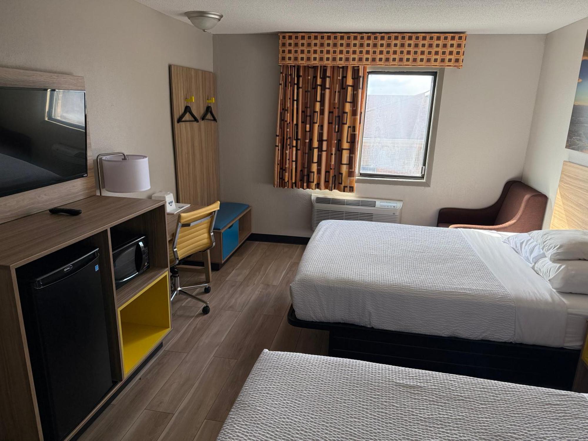 Days Inn By Wyndham Muncie -Ball State University Экстерьер фото