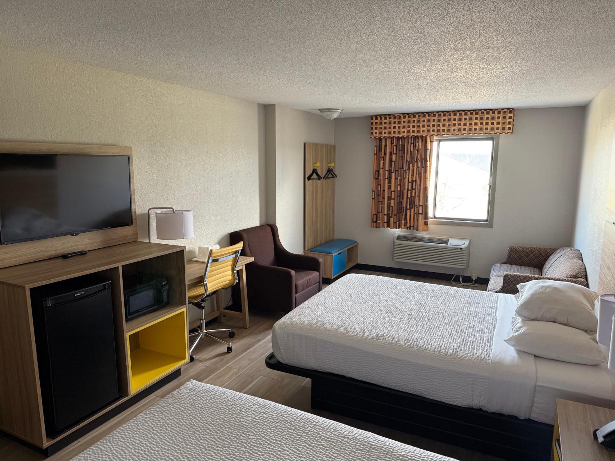 Days Inn By Wyndham Muncie -Ball State University Экстерьер фото