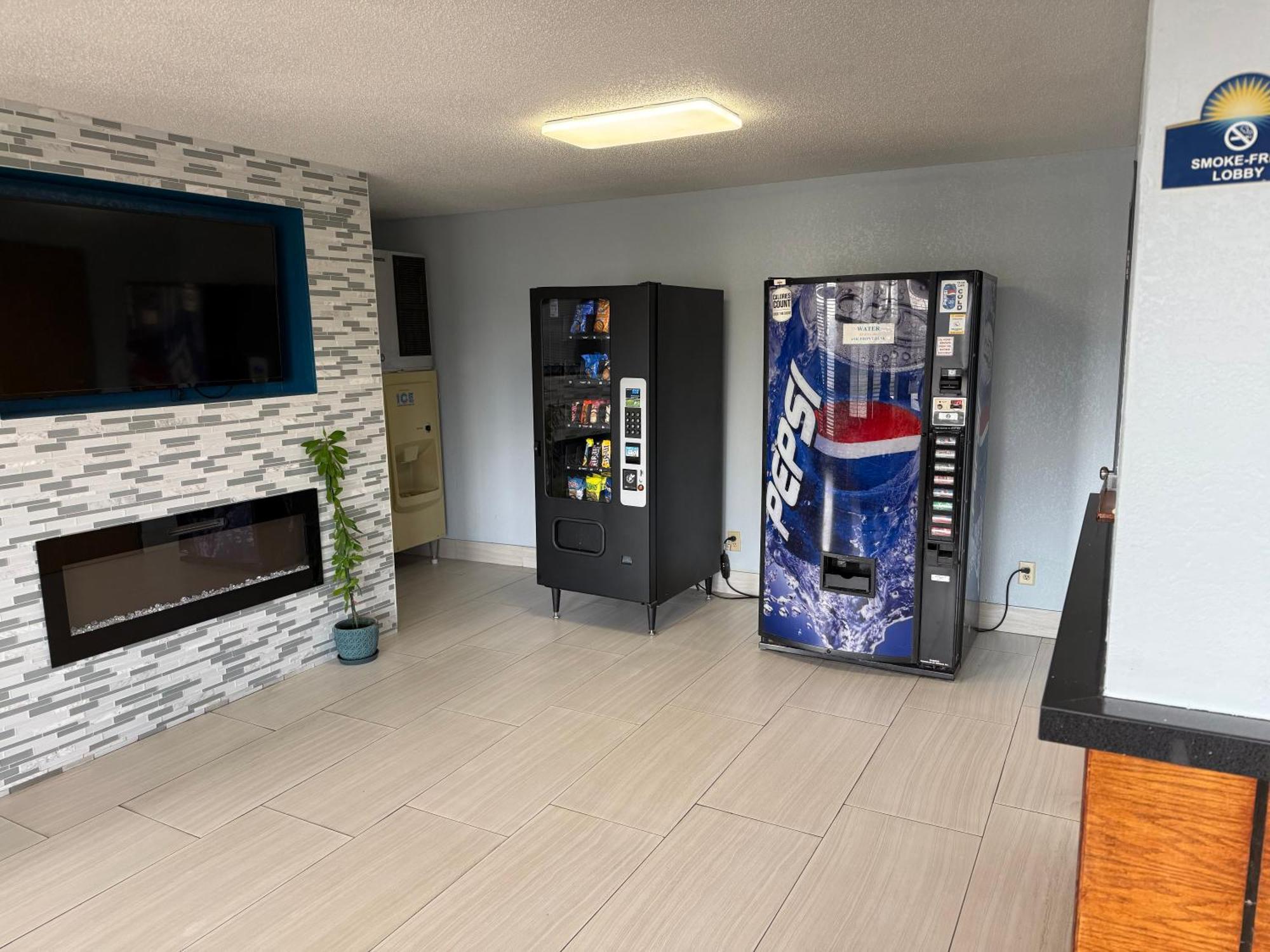 Days Inn By Wyndham Muncie -Ball State University Экстерьер фото