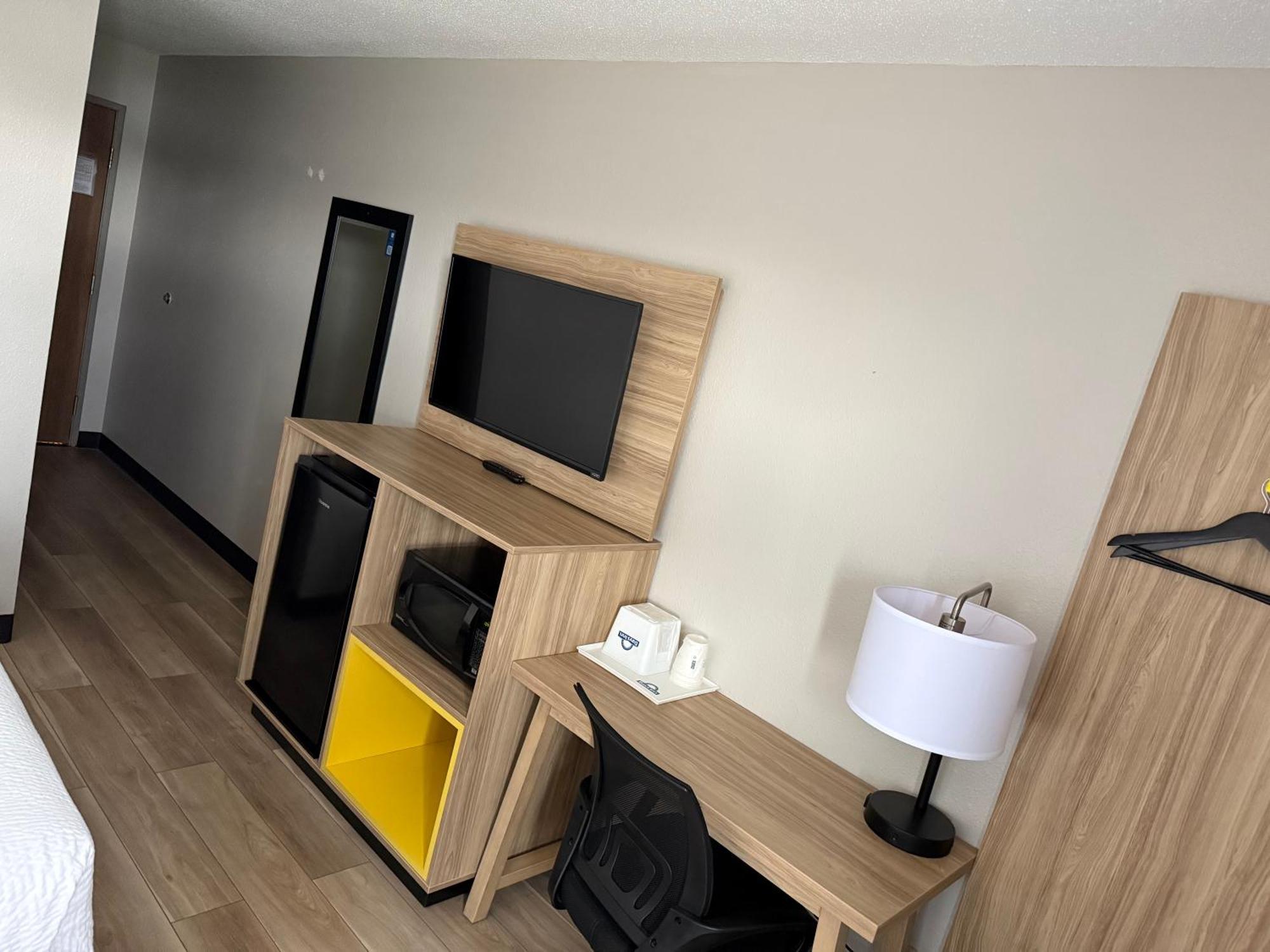 Days Inn By Wyndham Muncie -Ball State University Экстерьер фото