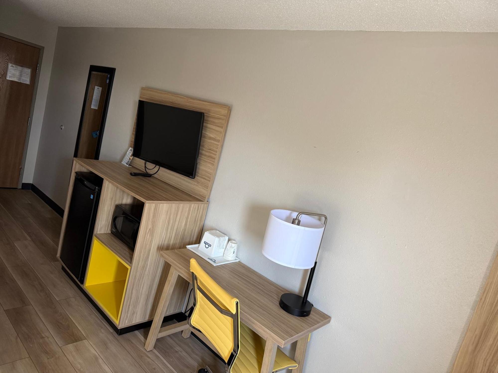 Days Inn By Wyndham Muncie -Ball State University Экстерьер фото