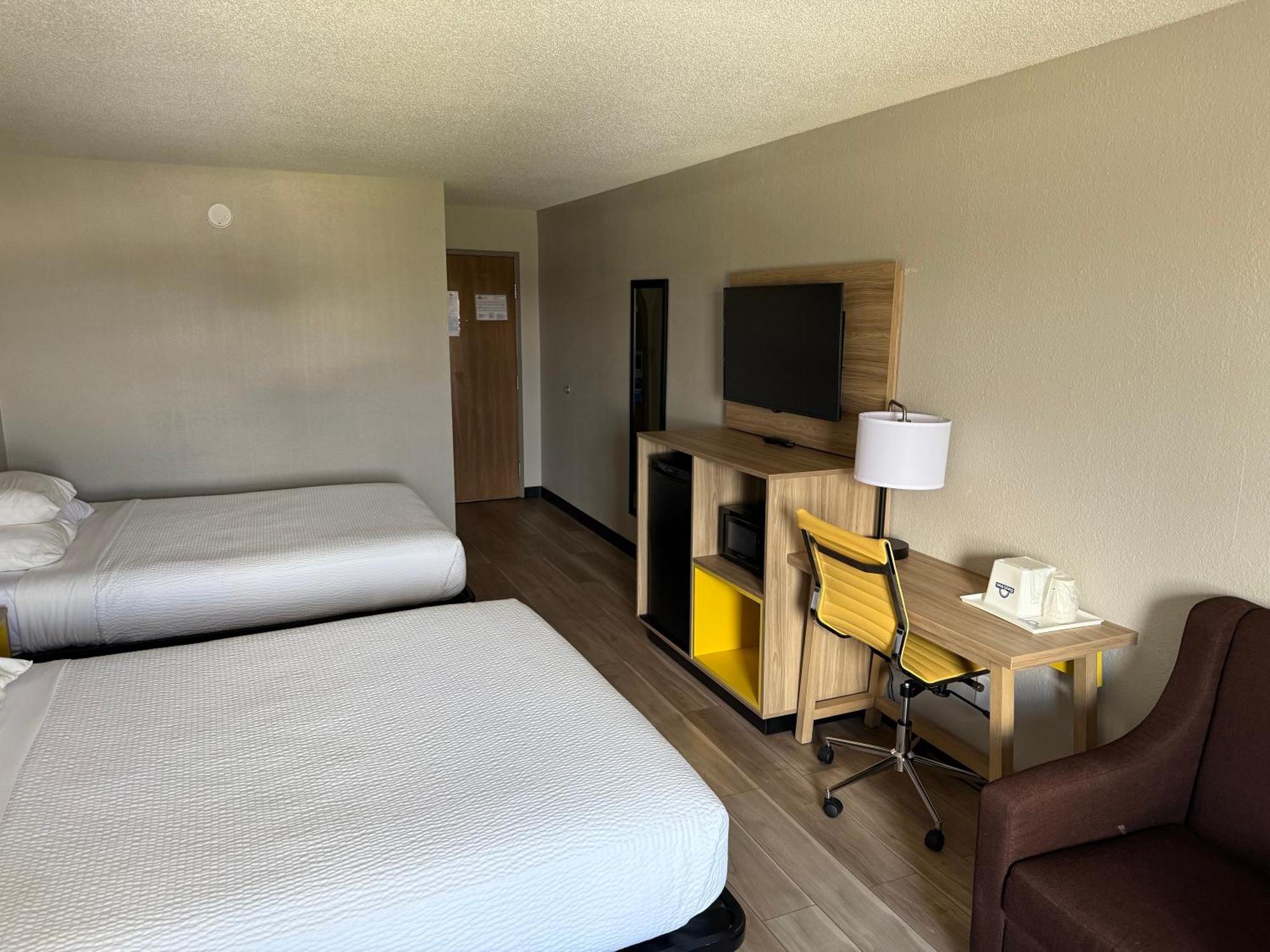 Days Inn By Wyndham Muncie -Ball State University Экстерьер фото