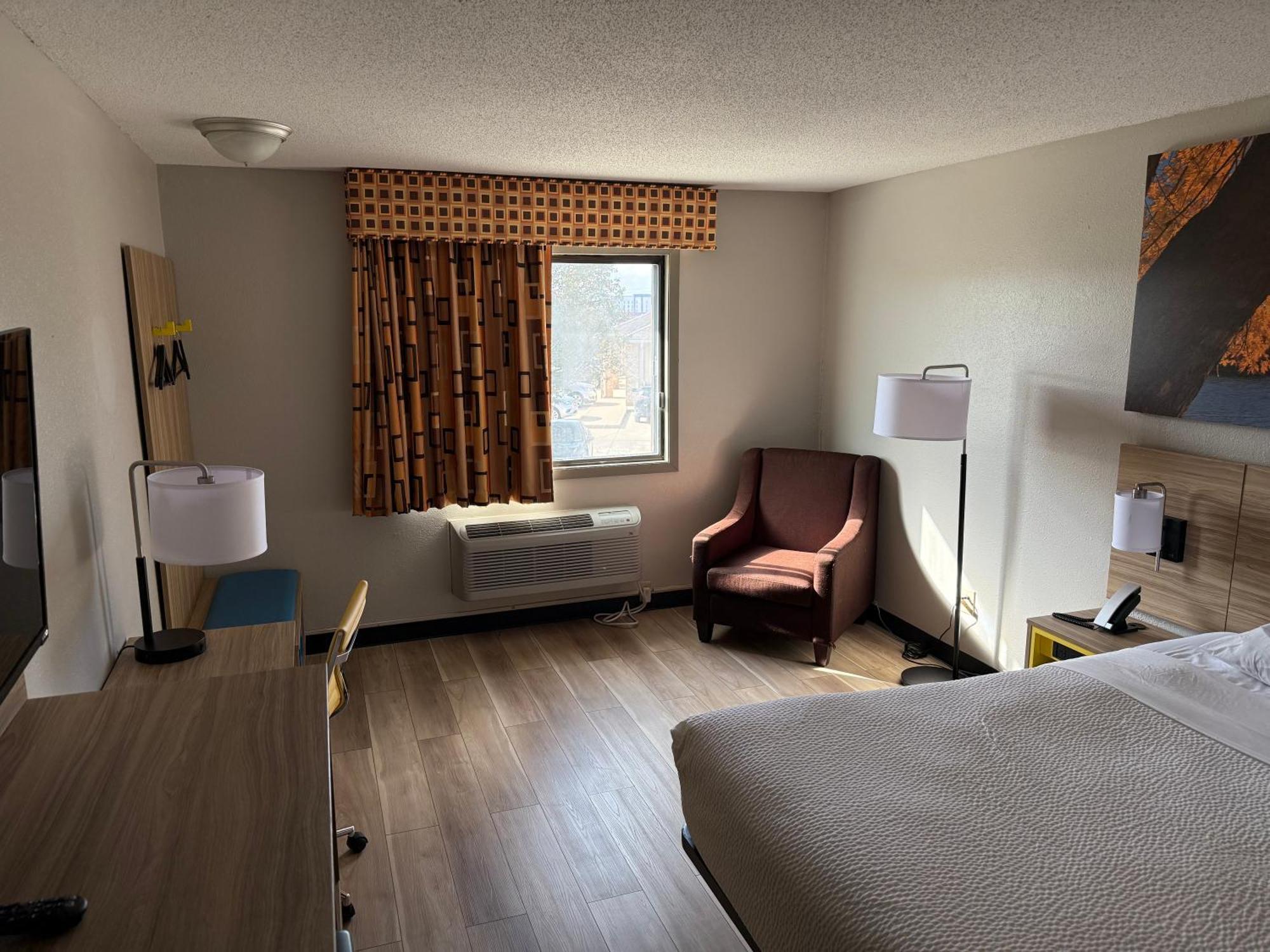 Days Inn By Wyndham Muncie -Ball State University Экстерьер фото