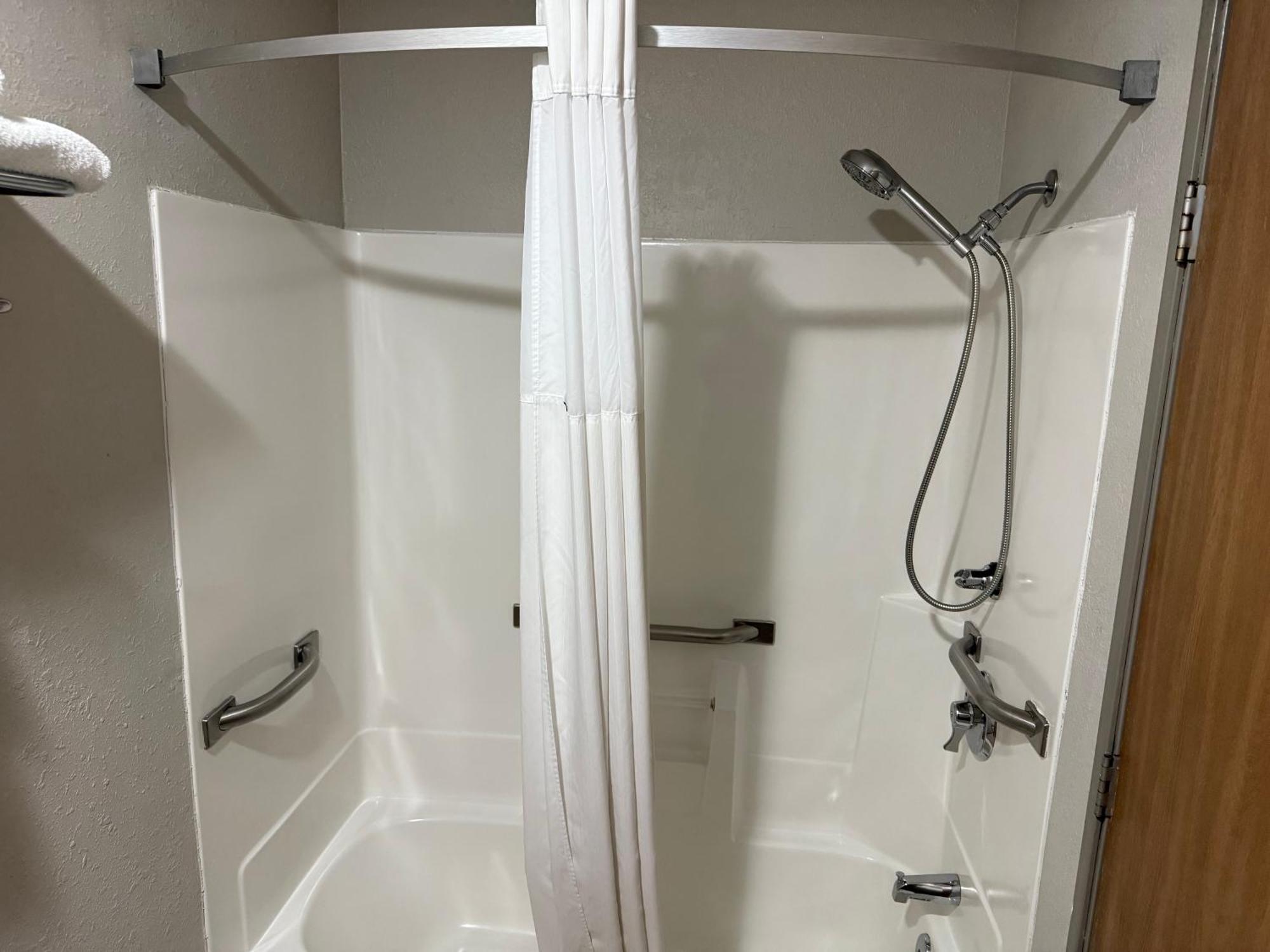 Days Inn By Wyndham Muncie -Ball State University Экстерьер фото